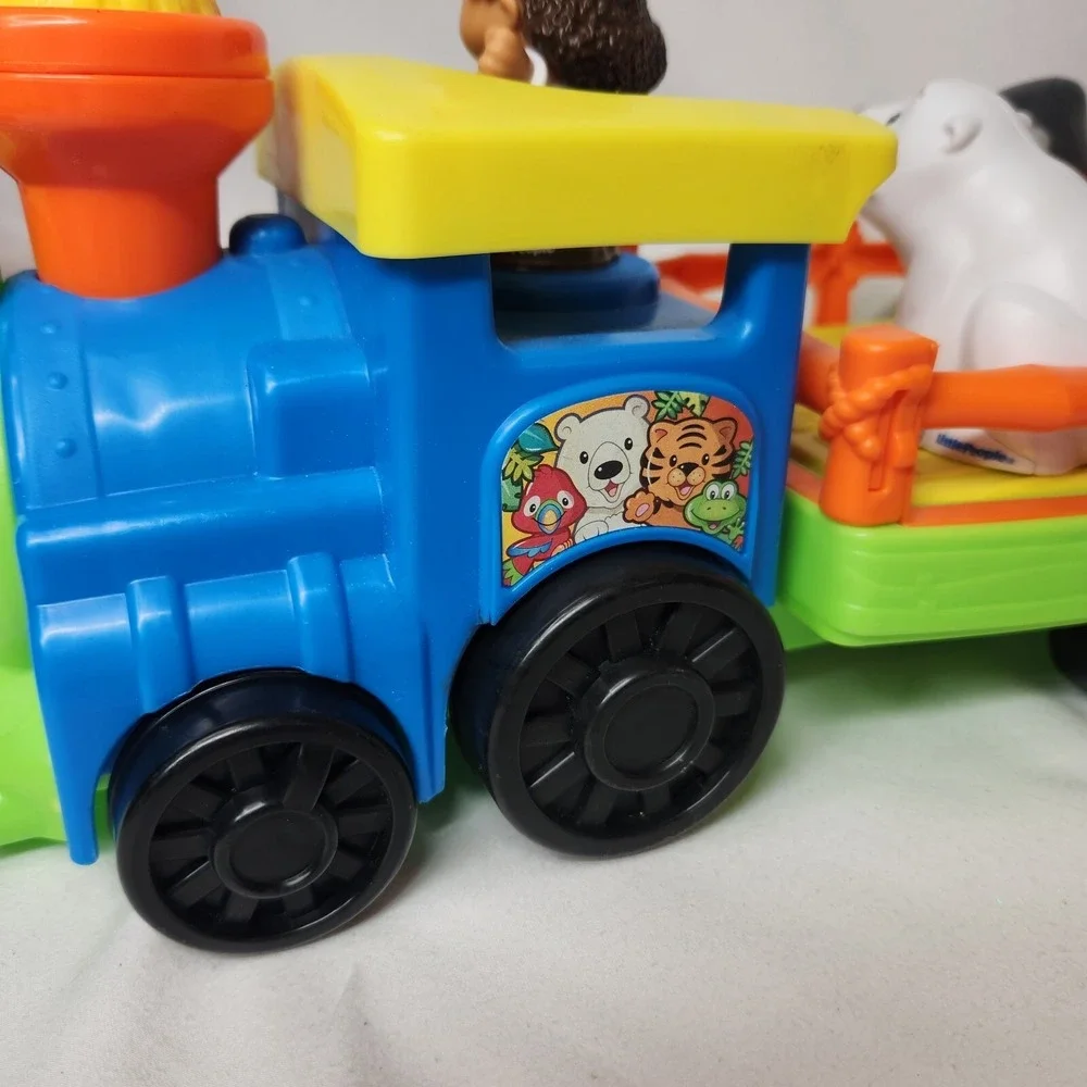 Fisher Price Little People Zoo Train Wagon 3 Figures Music Sounds‎ See Video